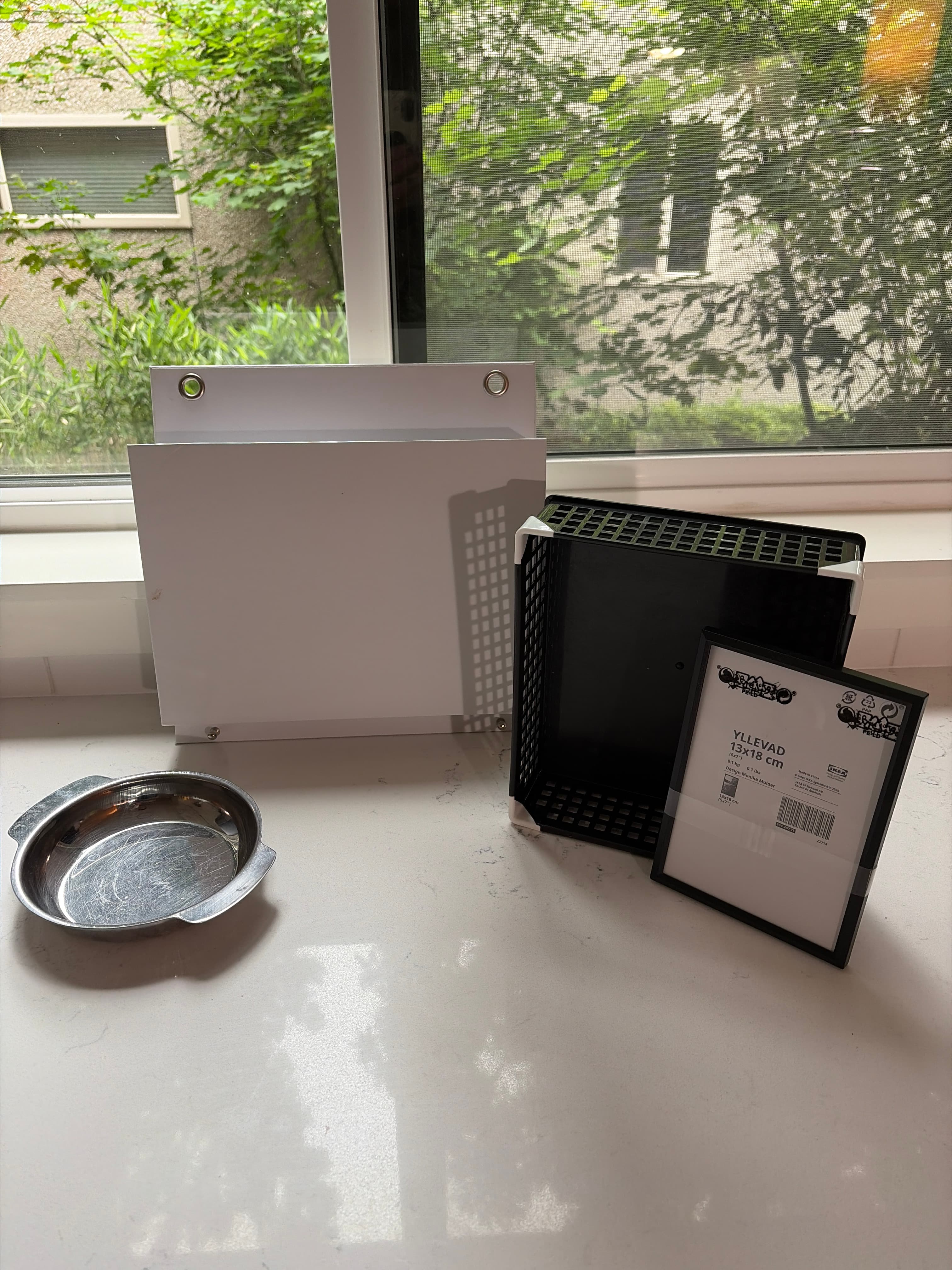 Miscellaneous office organization items